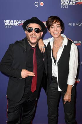 Laura Tashina with accompaniment at the Bunte New Faces Award Music 2022 at The Reed Berlin, 05 05 2022 Foto:xF.xKernx xFuturexImage