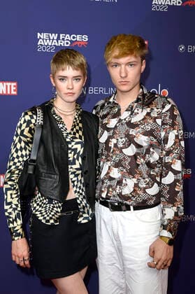 Konrad Grosz with accompaniment at the Bunte New Faces Award Music 2022 at The Reed Berlin, 05 05 2022 Foto:xF.xKernx xFuturexImage