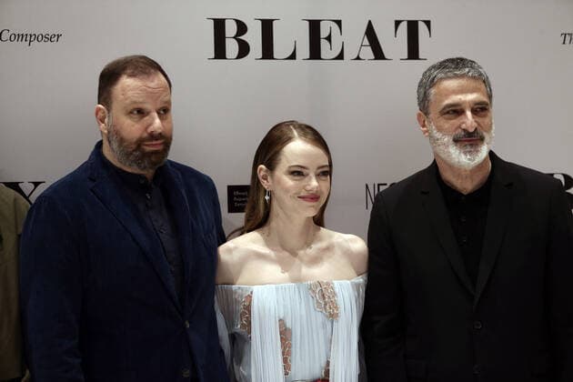 Bilder des Jahres 2022, Entertainment 05 Mai Entertainment Themen der Woche KW18 Entertainment Bilder des Tages Emma Stone In Athens For The Premiere Of Bleat Director Yorgos Lanthimos, Emma Stone with artistic Director of the National Opera George Koumentakis Athens Greece  Copyright: xPanayotisxTzamarosx originalFilename: tzamaros-notitle220506_npYV0.jpg
