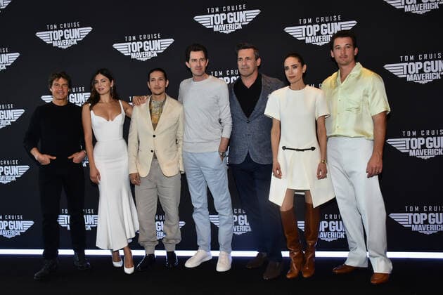 Top Gun Maverick Film Photocall MEXICO CITY, MEXICO - MAY 6, 2022: (L-R) Tom Cruise, Monica Barbaro, Dany Ramirez,Joe Konsinski, Jon Hamm, Jennifer Connelly, Miles Teller pose for photos during the film photocall to promote Top Gun Maverick at Ritz Carton Mexico City Hotel. On May 6, 2022 in Mexico City, Mexico. (Photo by Carlos Tischler Eyepix Group). Copyright: xCarlosxTischlerx xEyepixxGroupx EYEPIX_CT_06052022_64089
