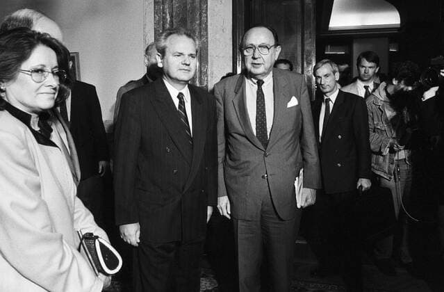 Jugoslawien, Belgrad, 01.07.1991. Archiv.: 28-10-32 Besuch Außenminister Genscher Foto: Außenminister Hans-Dietrich Genscher und Slobodan Milosevic, Praesident von Serbien Für Ihr Archiv! *** Yugoslavia, Belgrade, 01 07 1991 Archive 28 10 32 Visit Foreign Minister Genscher Photo Foreign Minister Hans Dietrich Genscher and Slobodan Milosevic, President of Serbia For your archive