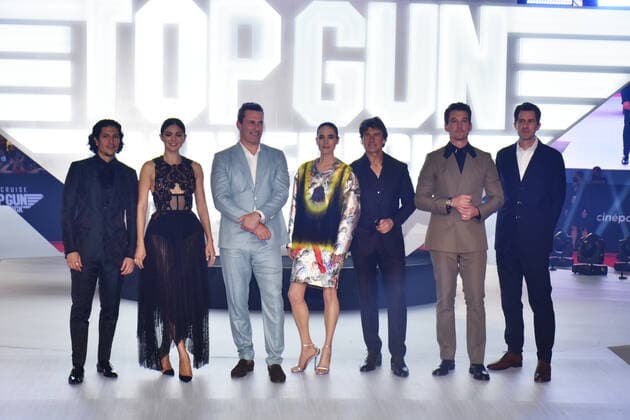 Top Gun: Maverick Film Premiere MEXICO CITY, MEXICO - MAY 6, 2022: (L-R) Danny Ramirez, Monica Barbaro, Jon Hamm, Jennifer Connelly, Tom Cruise, Miles Teller, Joseph Kosinski pose for photos during the red carpet of Top Gun: Maverick film premiere at Cinepolis Toreo Parque Central. On May 6, 2022 in Mexico City, Mexico. (Photo by Carlos Tischler Eyepix Group). Copyright: xCarlosxTischlerx xEyepixxGroupx EYEPIX_CT_06052022_64348