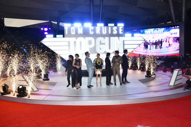 Top Gun: Maverick Film Premiere MEXICO CITY, MEXICO - MAY 6, 2022: (L-R) Danny Ramirez, Monica Barbaro, Jon Hamm, Jennifer Connelly, Tom Cruise, Miles Teller, Joseph Kosinski pose for photos during the red carpet of Top Gun: Maverick film premiere at Cinepolis Toreo Parque Central. On May 6, 2022 in Mexico City, Mexico. (Photo by Carlos Tischler Eyepix Group). Copyright: xCarlosxTischlerx xEyepixxGroupx EYEPIX_CT_06052022_64344