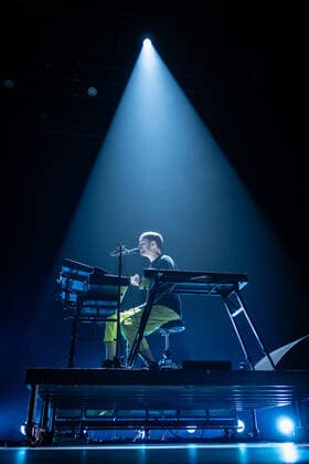 James Blake live in Copenhagen, Denmark Copenhagen, Denmark. 06th, May 2022. The English singer and musician James Blake performs a live concert at KB Hallen in Frederiksberg, Copenhagen. Copenhagen Denmark  Copyright: xGonzalesxPhoto ErlingxBrodersenx