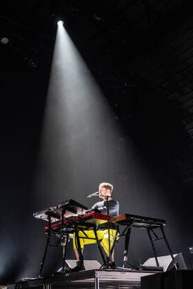 James Blake live in Copenhagen, Denmark Copenhagen, Denmark. 06th, May 2022. The English singer and musician James Blake performs a live concert at KB Hallen in Frederiksberg, Copenhagen. Copenhagen Denmark  Copyright: xGonzalesxPhoto ErlingxBrodersenx