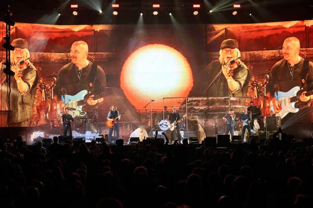 Santiano live at a concert of the Wenn die Kälte kommt tour at the ZAG Arena Hannover, 07 05 2022 Foto:xU.xStammx xFuturexImage