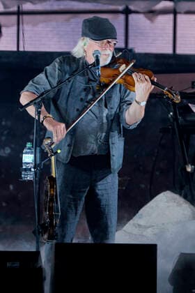 Peter David Sage of Santiano live at a concert of the Wenn die Kälte kommt tour at the ZAG Arena Hannover, 07 05 2022 Foto:xU.xStammx xFuturexImage