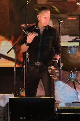 Axel Stosberg of Santiano live at a concert of the Wenn die Kälte kommt Tour at the ZAG Arena Hannover, 07 05 2022 Foto:xU.xStammx xFuturexImage