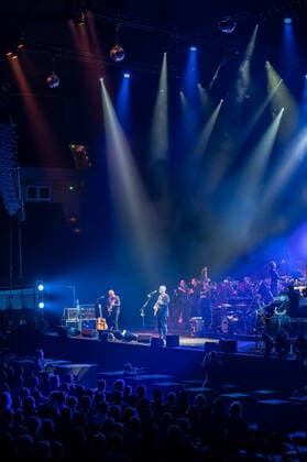 Symphonic Floyd brings Pink Floyd classics with orchestra Symphonic Floyd plays hits of Pink Floyd in the Dortmund Westfalenhalle The Hagen band Green, consisting in part of musicians from the bands Extrabreit and Grob