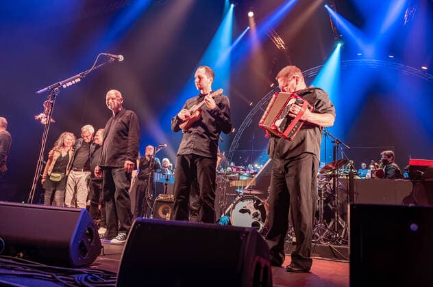 Symphonic Floyd brings Pink Floyd classics with orchestra Symphonic Floyd plays hits of Pink Floyd in the Dortmund Westfalenhalle The Hagen band Green, consisting in part of musicians from the bands Extrabreit and Grob