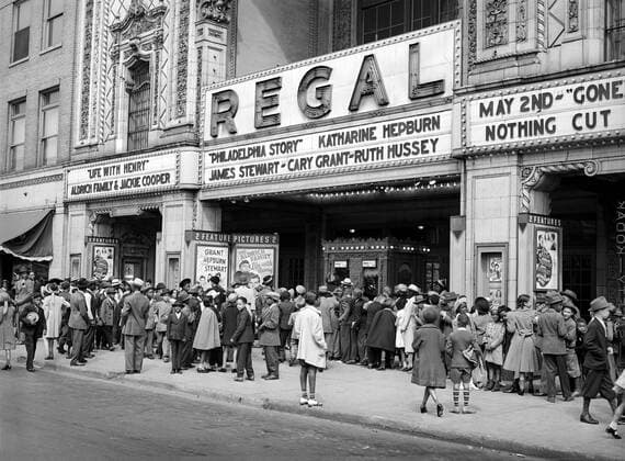 Crowd outside Regal Movie Theater, South Parkway, South Side, Chicago, Illinois, USA, Russell Lee, U.S. Office of War Information U.S. Farm Security Administration, April 1941  Copyright: xCircaxImagesx ghi-circa10897
