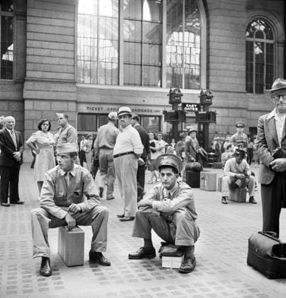 Civilians and Military Service Men waiting for Trains, Pennsylvania Station, New York City, New York, USA, Marjory Collins, U.S. Office of War Information U.S. Farm Security Administration, August 1942  Copyright: xCircaxImagesx ghi-circa11026