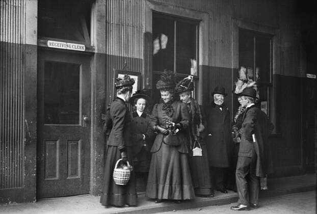 Andrew Carnegie (3rd right with beard), wife Louise Whitfield Carnegie and daughter Margaret, full-length Portrait at Boat Pier, New York City, New York, USA, Bain News Service, 1910,  Copyright: xCircaxImagesx ghi-circa11129