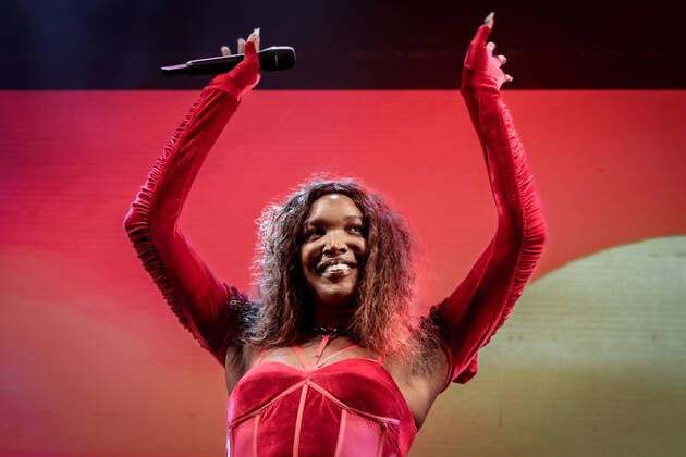 RIO DE JANEIRO, RJ - 08.05.2022: TIM MUSIC FESTIVAL RJ - MAJUR performs during the TIM Music Rio Festival, a music festival that brings together great names of national music, for free, at Copacabana Beach, in Rio de Janeiro, RJ. x2203362x  AndréxHorta