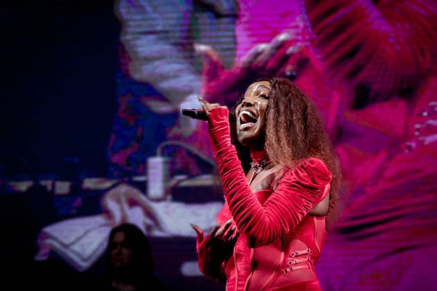 RIO DE JANEIRO, RJ - 08.05.2022: TIM MUSIC FESTIVAL RJ - MAJUR performs during the TIM Music Rio Festival, a music festival that brings together great names of national music, for free, at Copacabana Beach, in Rio de Janeiro, RJ. x2203363x  AndréxHorta