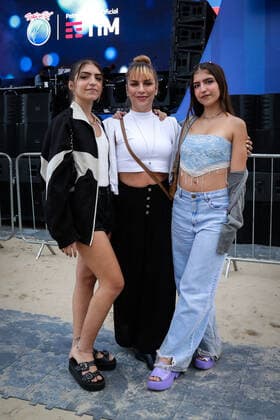 RIO DE JANEIRO, RJ - 08.05.2022: TIM MUSIC FESTIVAL RJ - ANNA MARKUN and her daughters ALICE MARTINS AND HELENA MARTINS during the TIM Music Rio Festival, a music festival that brings together great names in national music, for free, at Copacabana Beach, in Rio de Janeiro, RJ. x2203431x  AndréxHorta