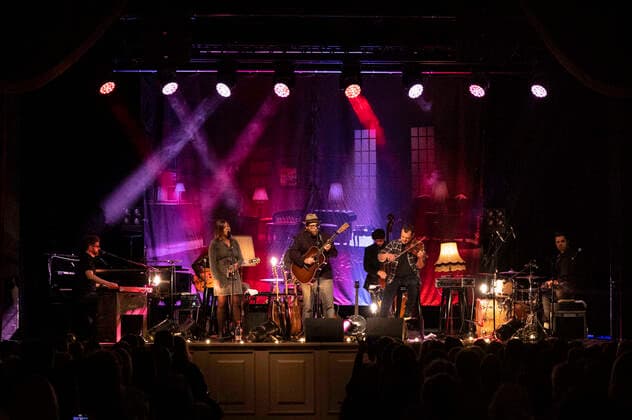 Gregor Meyle live at a concert of his Unplugged Tour at Kaisersaal Erfurt, 08 05 2022 Foto:xM.xKremerx xFuturexImage