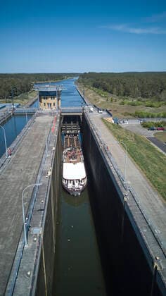 Since 2004, the people of Magdeburg have been making an annual pilgrimage to the Excellence Coral, the fine Swiss river cruise ship, to sink into it 18 meters d Handelmann