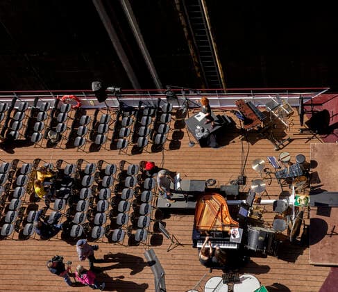 Since 2004, the people of Magdeburg have been making an annual pilgrimage to the Excellence Coral, the fine Swiss river cruise ship, to sink into it 18 meters d Handelmann