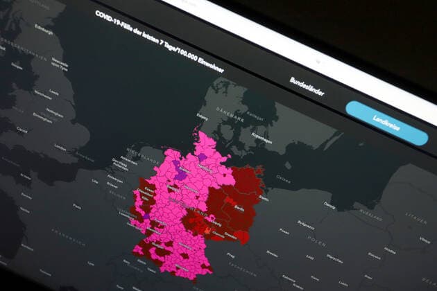 RKI dashboard, 7 day incidence is now 522.7 7 day incidence, RKI dashboard on a monitor on 10 05 2022 in Siegen Germany.
