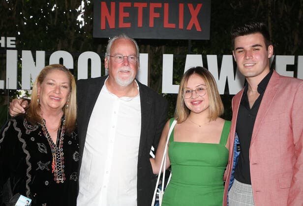 9 May 2022 - West Hollywood, California - Linda Connelly, Michael Connelly, Kelly Connelly, Connor Droskol, ,. The Netflix Premiere of The Lincoln Lawyer held at The London West Hollywood. Photo Credit: FS AdMedia 279974 2022-05-09 CA West Hollywood Etats-Unis  Copyright: xAdMediax STAR_279974_054