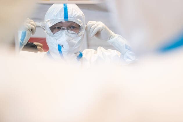 (220510) -- SHANGHAI, May 10, 2022 -- Meng Xiangjun wears protective suit at the headquarters of a medical emergency team on Caoyang Road in east China s Shanghai, May 9, 2022. A medical emergency team consisting of 108 members with 50 ambulances from north China s Tianjin has arrived at Shanghai to assist in the city s public medical emergency service amid the COVID-19 resurgence. ) CHINA-SHANGHAI-MEDICAL TEAM-COVID-19-AID (CN) JinxLiwang 