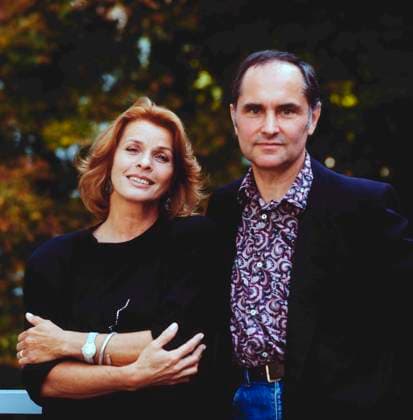 SENTA BERGER, MICHAEL VERHOEVEN Senta Berger, österreichisch-deutsche Schauspielerin, Filmschauspielerin, TV Serienstar mit Ehemann, Regisseur und Filmproduzent Michael Verhoeven, Deutschland, 1989. Senta Berger, Austrian-German actress, film actress, TV series star with husband Michael Verhoeven, director and film producer, Germany, 1989., München Deutschland Copyright: kpa UnitedArchives55041208 EDITORIAL USE ONLY