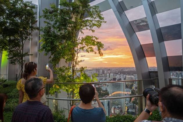 (220510) -- SINGAPORE, May 10, 2022 -- Visitors view the sunset at CapitaSpring in Singapore on May 10, 2022. (Photo by Xinhua) SINGAPORE-SKYSCRAPER-SUNSET ThenxChihxWey 