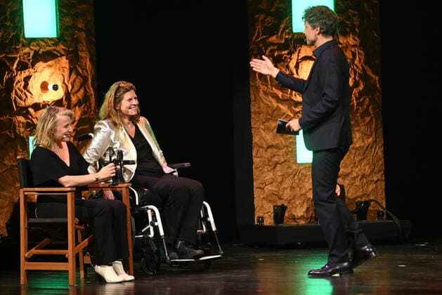 Directors Kaat Beels and Nathalie Basteyns receive an award from host Thomas Vanderveken at the award ceremony of the Ultimas 2022 , Flemish culture prizes, Tuesday 10 May 2022, in Antwerp.  DIRKxWAEM 34702074