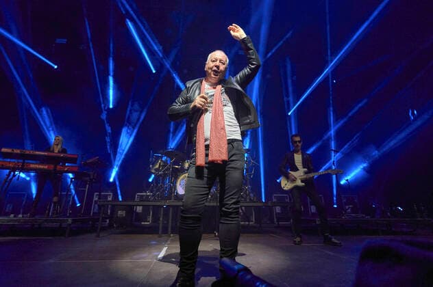Jim Kerr of Simple Minds live at a concert of the Celebrating 40 Years of Hits Tour at the Swiss Life Hall Hannover, 10 05 2022 Foto:xU.xStammx xFuturexImage