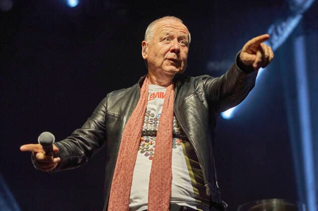 Jim Kerr of Simple Minds live at a concert of the Celebrating 40 Years of Hits Tour at the Swiss Life Hall Hannover, 10 05 2022 Foto:xU.xStammx xFuturexImage