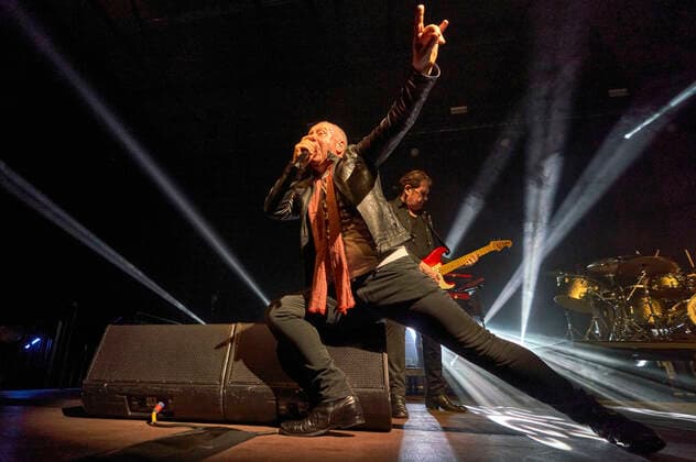 Jim Kerr of Simple Minds live at a concert of the Celebrating 40 Years of Hits Tour at the Swiss Life Hall Hannover, 10 05 2022 Foto:xU.xStammx xFuturexImage