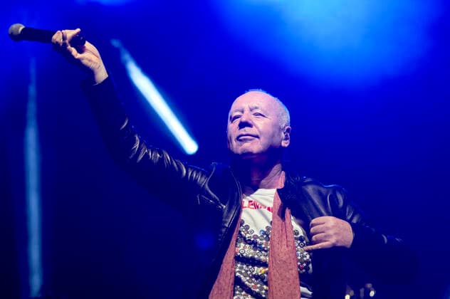 Jim Kerr of Simple Minds live at a concert of the Celebrating 40 Years of Hits Tour at the Swiss Life Hall Hannover, 10 05 2022 Foto:xU.xStammx xFuturexImage