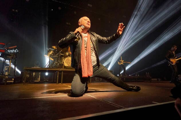 Jim Kerr of Simple Minds live at a concert of the Celebrating 40 Years of Hits Tour at the Swiss Life Hall Hannover, 10 05 2022 Foto:xU.xStammx xFuturexImage