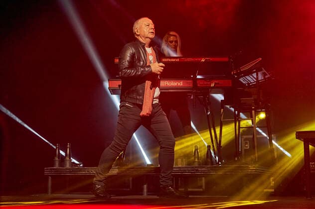 Jim Kerr of Simple Minds live at a concert of the Celebrating 40 Years of Hits Tour at the Swiss Life Hall Hannover, 10 05 2022 Foto:xU.xStammx xFuturexImage