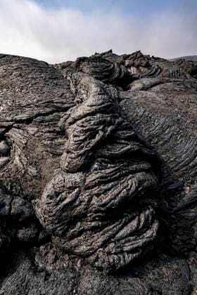 Creative Highlights World Versteinerte Lava, Vulkanstein in bizarren Formen, Lavafeld, Vulkanausbruch, aktiver Tafelvulkan Fagradalsfjall, Krýsuvík-Vulkansystem, Reykjanes Halbinsel, Island, Europa *** Petrified lava, volcanic stone in bizarre shapes, lava field, volcanic eruption, active table volcano Fagradalsfjall, Krýsuvík volcanic system, Reykjanes Peninsula, Iceland, Europe Copyright: imageBROKER/MaraxBrandl ibxmab08292210.jpg