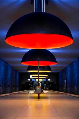 Creative Highlights World Westfriedhof, U-bahnstation, moderne Architektur, München, Deutschland, Europa *** Westfriedhof, subway station, modern architecture, Munich, Germany, Europe Copyright: imageBROKER/MoritzxWolf ibxmmw08283689.jpg