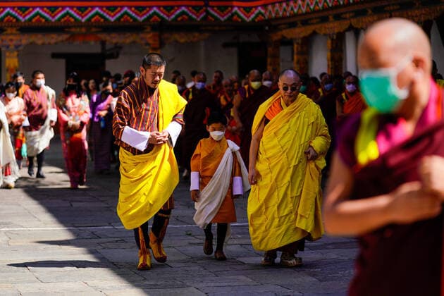 Entertainment Bilder des Tages Bhutan, König Jigme Khesar Namgyel Wangchuck und Familie begehen Shabdrung Kuchoe Feiertag 11-05-2022 Bhutan King Jigme Khesar Namgyel Wangchuck and Gyalsey Jigme Namgyel celebrated the 400th Anniversary since the founding of its Central Monk Body at Punakha Dzong, which is an auspicious day to honour the founder of the Bhutanese nation state, Zhabdrung Ngawang Namgyel. Â  Copyright: xPPEx