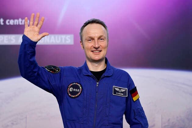 ESA-Astronaut Matthias Maurer bei der Pressekonferenz nach seiner Rückkehr von der Weltraummission Cosmic Kiss auf der Internationalen Raumstation ISS im EAC European Astronaut Centre auf dem DLR-Gelände. Köln, 11.05.2022 NRW Deutschland *** ESA astronaut Matthias Maurer at the press conference after his return from the Cosmic Kiss space mission on the International Space Station ISS at the EAC European Astronaut Centre on the DLR site Cologne, 11 05 2022 NRW Germany Copyright: xChristophxHardtx