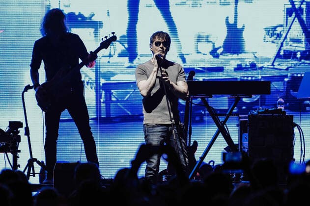 11 05 2022, xlakx, Entertaiment music pop, a ha emspor, v l The Norwegian band a ha around singer Morten Harket M performs in the Mercedes Benz Arena on tour Germany play hunting high and low Berlin