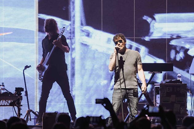 11 05 2022, xlakx, Entertaiment music pop, a ha emspor, v l The Norwegian band a ha around singer Morten Harket M performs in the Mercedes Benz Arena on tour Germany play hunting high and low Berlin