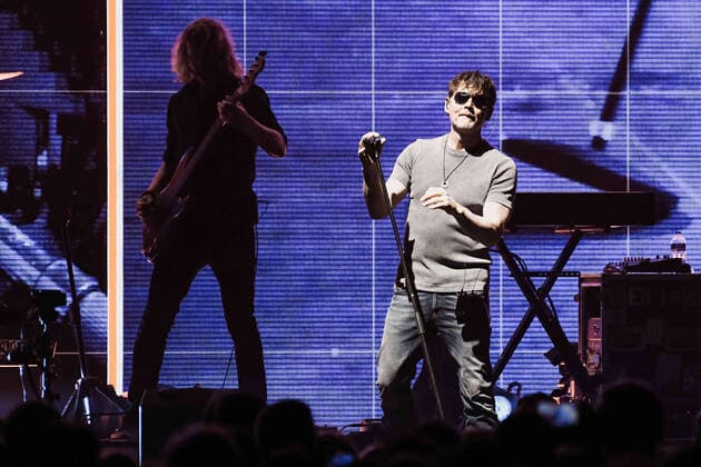 11 05 2022, xlakx, Entertaiment music pop, a ha emspor, v l The Norwegian band a ha around singer Morten Harket M performs in the Mercedes Benz Arena on tour Germany play hunting high and low Berlin