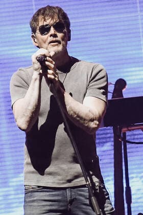 11 05 2022, xlakx, Entertaiment music pop, a ha emspor, v l The Norwegian band a ha around singer Morten Harket M performs in the Mercedes Benz Arena on tour Germany play hunting high and low Berlin