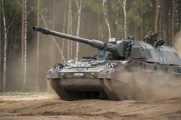 Panzerhaubitze 2000 der Bundeswehr in der Uebung - Iron Wolf - der NATO-Battlegroup in Rukla in Litauen. Rukla Litauen *** Bundeswehr howitzer 2000 in the exercise Iron Wolf of the NATO Battlegroup in Rukla in Lithuania Rukla Lithuania Copyright: xThomasxWiegold photothek.netx