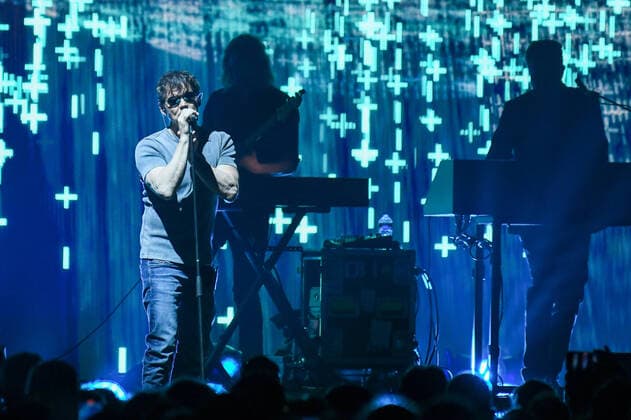11 05 2022, xlakx, Entertaiment music pop, a ha emspor, v l The Norwegian band a ha around singer Morten Harket M performs in the Mercedes Benz Arena on tour Germany play hunting high and low Berlin