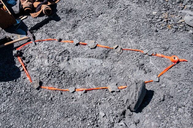 May 11, 2022, Lethbridge, AB, Canada: The tail portion of a mosasaur fossil is shown on Wednesday, May 11, 2022, found at the KORITE mine south of Lethbridge, Alta. Lethbridge Canada  - ZUMAc35_ 20220511_zaf_c35_107 Copyright: xDavidxRossiterx