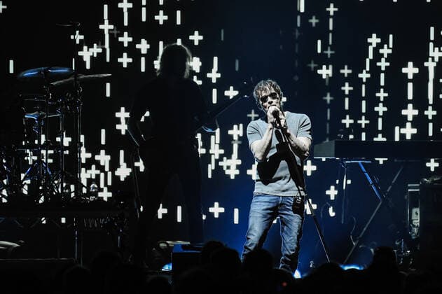 11 05 2022, xlakx, Entertaiment music pop, a ha emspor, v l The Norwegian band a ha around singer Morten Harket M performs in the Mercedes Benz Arena on tour Germany play hunting high and low Berlin