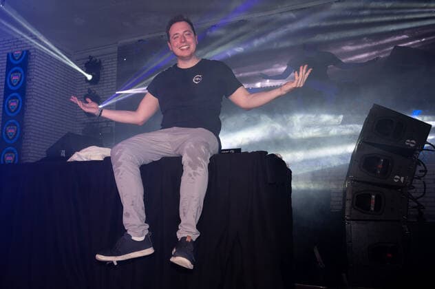 20220512 HBz Music live at Mega Park PALMA, SPAIN MAY 12 2022 Nils Schedler at HBz Music live at Mega Park on May 12, 2022 in Palma, Palma Baleares Spain