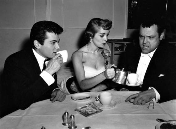 Tony Curtis, Janet Leigh, Orson Welles Tony Curtis, Janet Leigh, Orson Welles Year : 1951. It is forbidden to reproduce the photograph out of context of the promotion of the film. It must be credited to the Film Company and or the photographer assigned by or authorized by allowed on the set by the Film Company. Restricted to Editorial Use. Photo12 does not grant publicity rights of the persons represented. Copyright: xPhoto12 WolfTracerArchivex A7B11A02_460