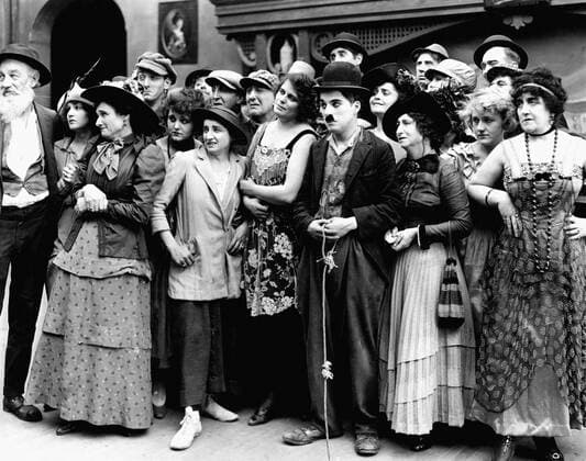 A dog s life A dog s life Year : 1918 - USA Director : Charles Chaplin Charles Chaplin. It is forbidden to reproduce the photograph out of context of the promotion of the film. It must be credited to the Film Company and or the photographer assigned by or authorized by allowed on the set by the Film Company. Restricted to Editorial Use. Photo12 does not grant publicity rights of the persons represented. Copyright: xPhoto12 FirstxNationalxPicturesx A7B12A04_479